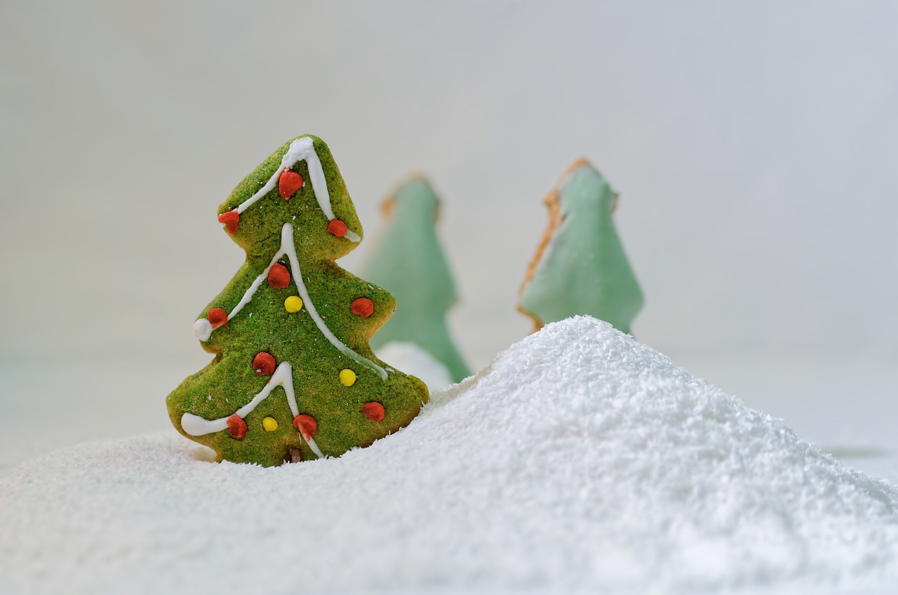 gingerbread cookies, christmas cookies, christmas pastries-6789525.jpg